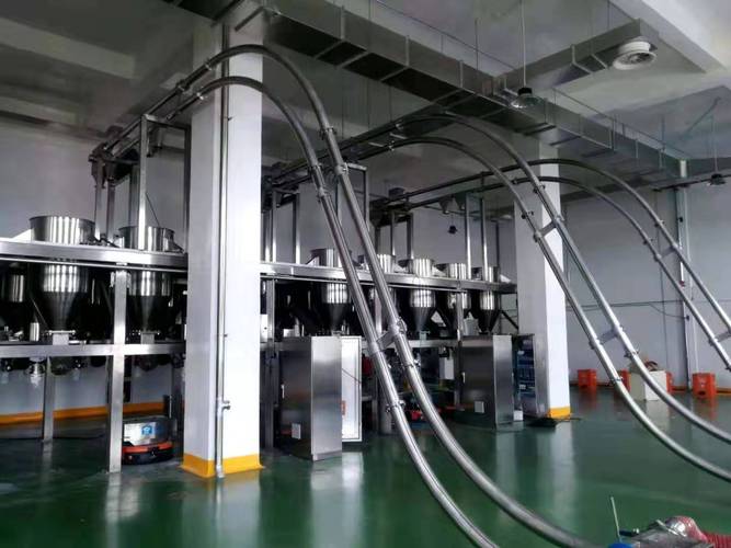 Băng tải xích ống được ứng dụng trong nhà máy